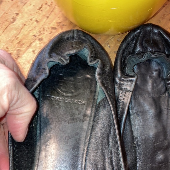 TORY BURCH Sz 8-8.5 Reva black and silver pre-loved leather flats - Picture 5 of 5